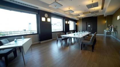 Point Hotel Taksim - image 20