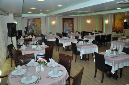 Zagreb Hotel - image 15