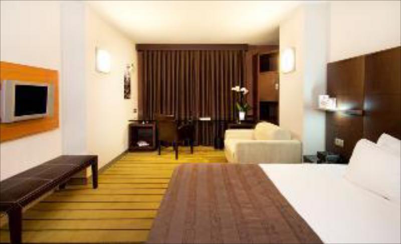 Point Hotel Taksim - image 2