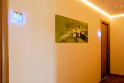 Lounge Hotel - image 2