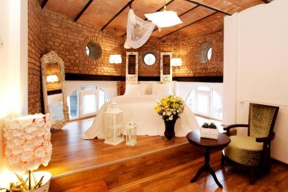 The White Swan Suites Beyoglu - image 1