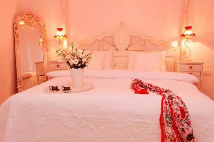 The White Swan Suites Beyoglu - image 10