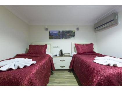 Zendy Suite Hotel - image 11