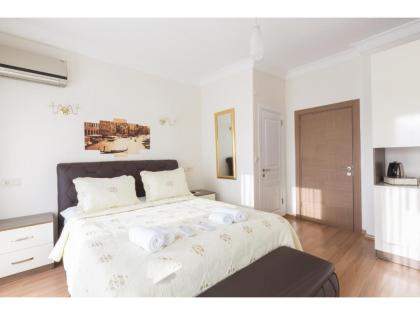 Zendy Suite Hotel - image 9