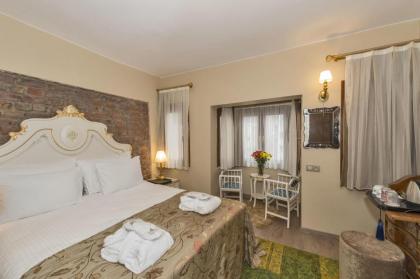 By Murat Royal Hotel Galata - image 16