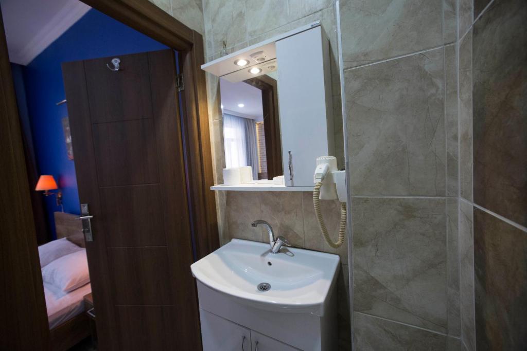 Taksim Park Suites - image 5