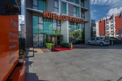 Land Park Hotel - image 1