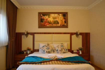 Peradise Hotel - image 1