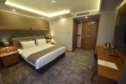 FOUR SEVEN HOTEL - image 11