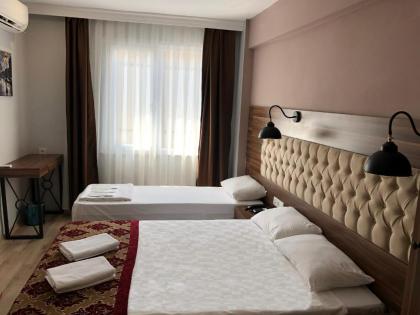 The Reina Hotel - image 12