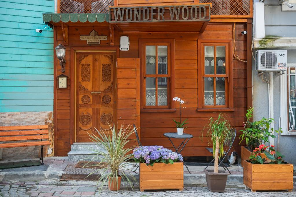 Wonder Wood Hotel - main image