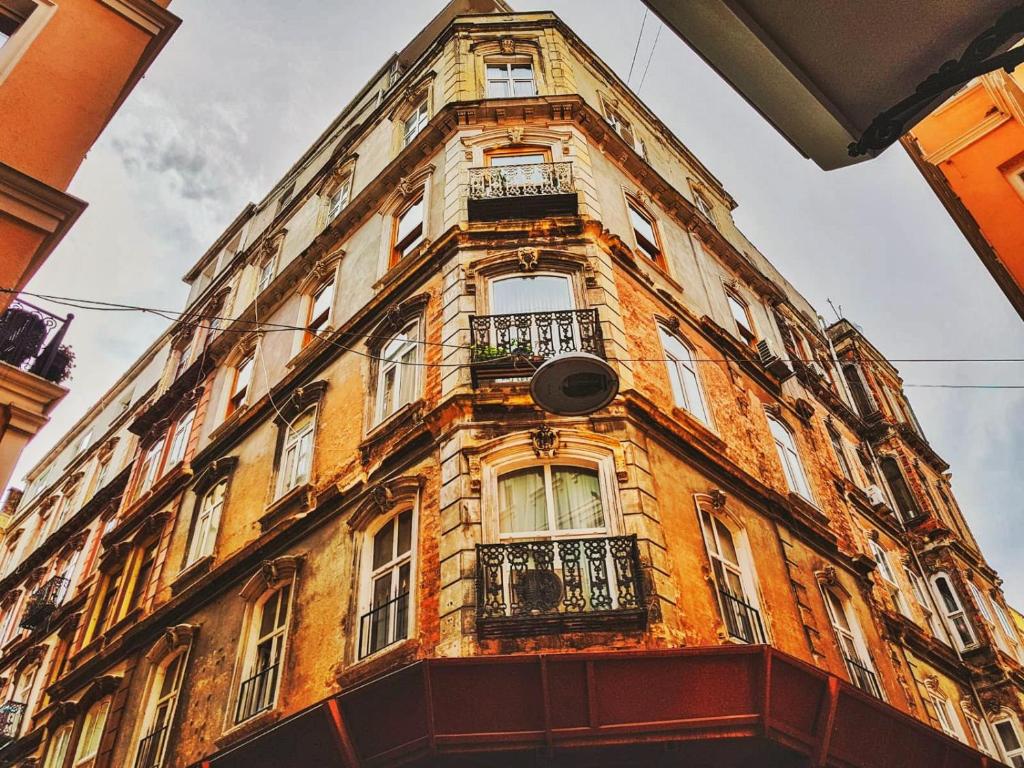 Meroddi Galata Flats - main image