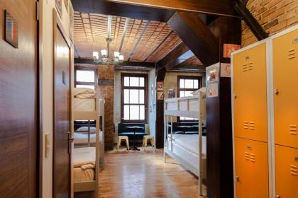 Sanat Hostel Taksim - image 9