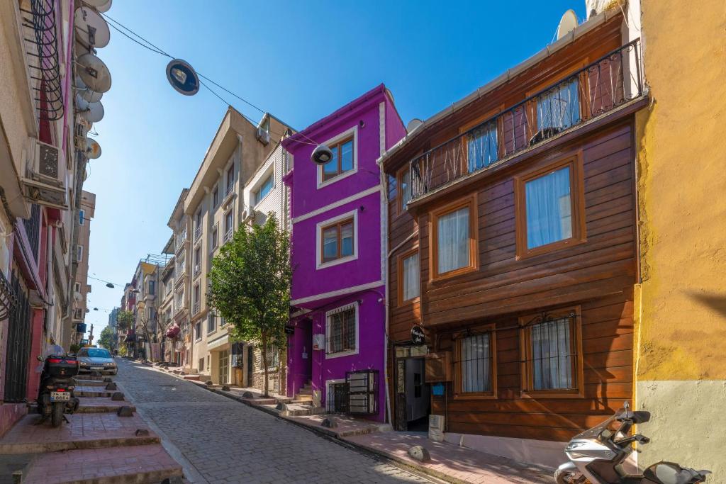 Taksim Wooden House Hostel - image 3