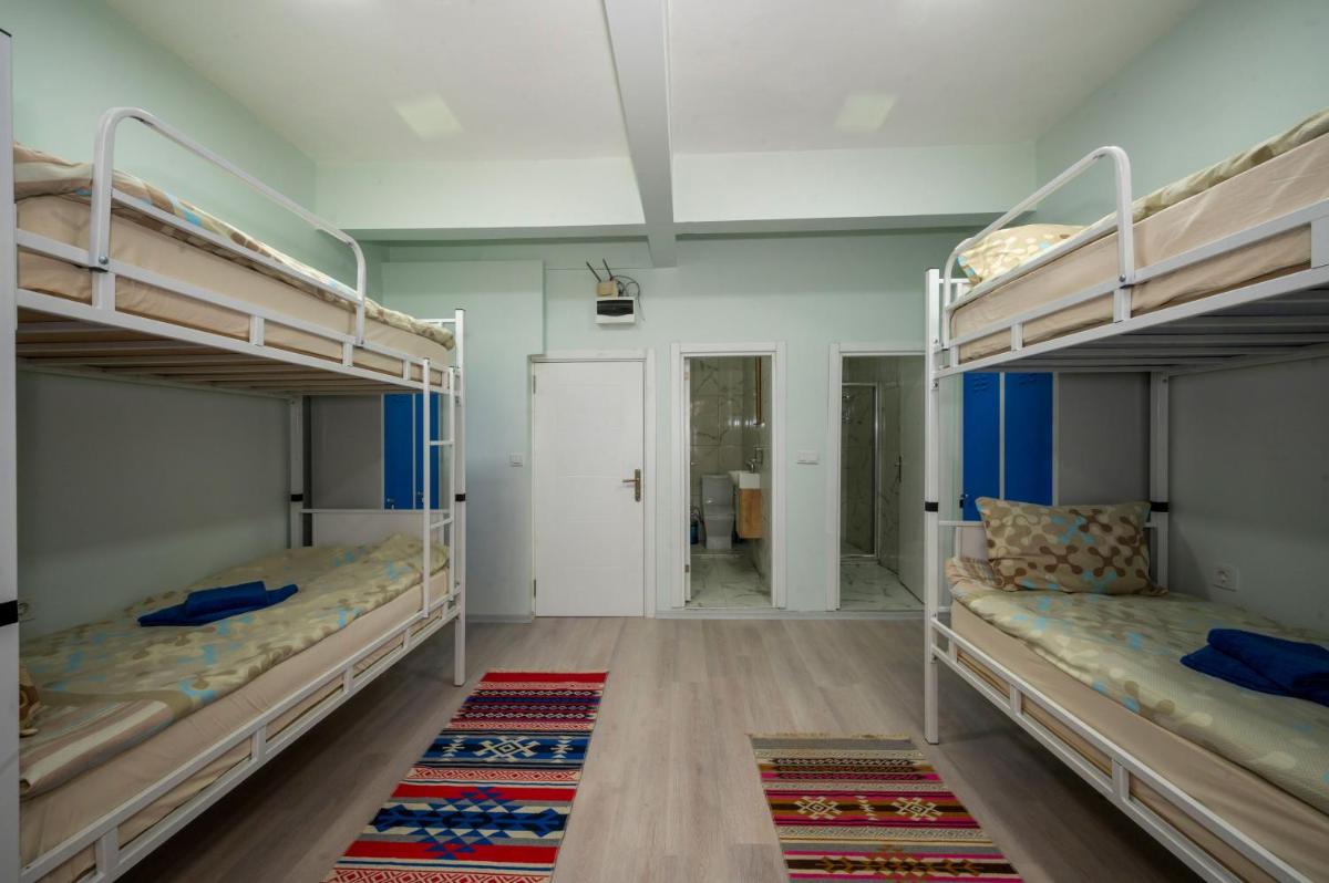 XALİLA HOSTEL & CAFE LADİES ROOM - image 2