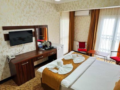 Rose Suite & Hotel - image 19