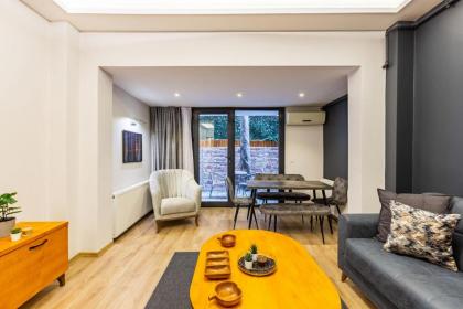 Distinguished Flat with Backyard in Sisli - image 12