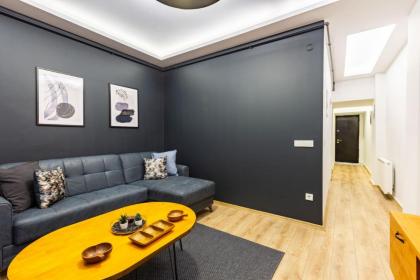 Distinguished Flat with Backyard in Sisli - image 13