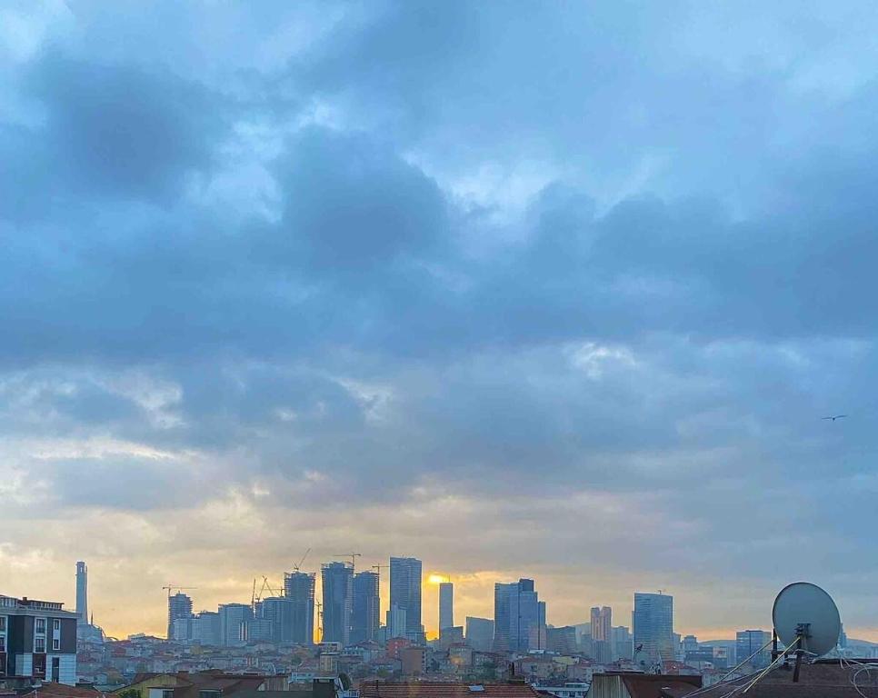 Modern place with city view in Atasehir - image 7