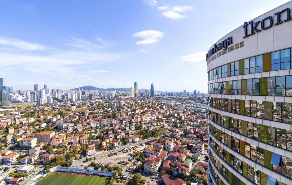 Central Flat with Amazing City View in Atasehir - main image