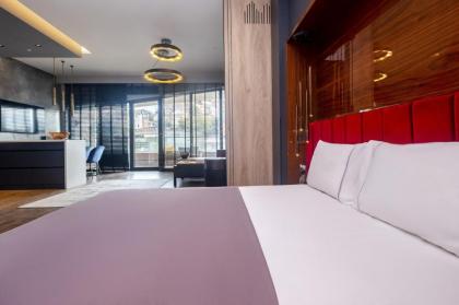 Sleek Studio Flat with Balcony near Taksim Square - image 14