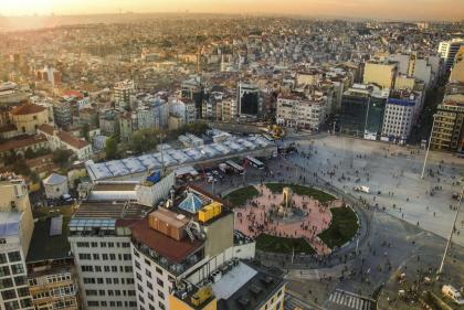 Sleek Studio Flat with Balcony near Taksim Square - image 18