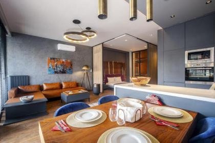 Sleek Studio Flat with Balcony near Taksim Square - image 5