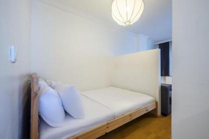 Compact Flat w French Balcony 6 min to Taksim Sq - image 8