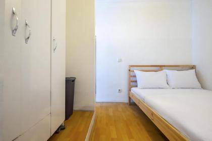 Compact Flat w French Balcony 6 min to Taksim Sq - image 9