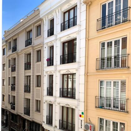 1+1 flat w/Netflix close to Taksim GalataBomonti - image 14