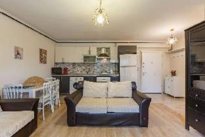 Cozy Flat near Public Transportation in Tuzla - image 15