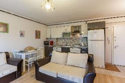 Cozy Flat near Public Transportation in Tuzla - image 9