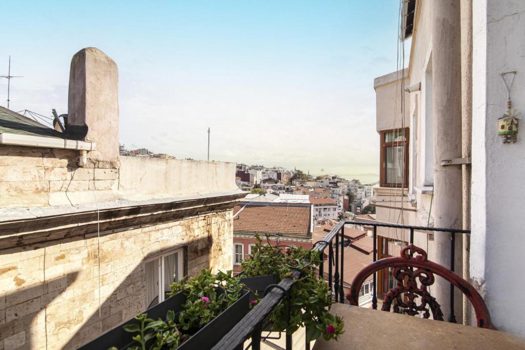 Stylish Flat with Balcony in Beyoglu - main image