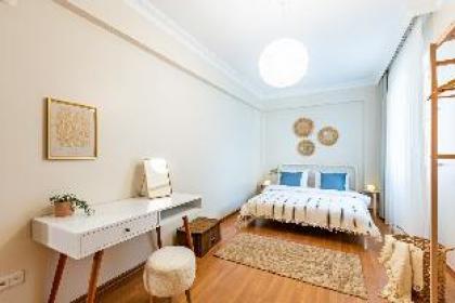 Colorful Flat near Popular Attractions in Sisli - image 3