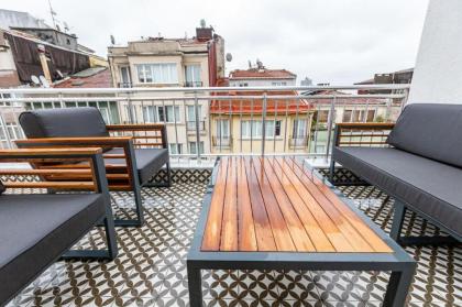 Central Flat with Lovely Terrace in Ferikoy Sisli