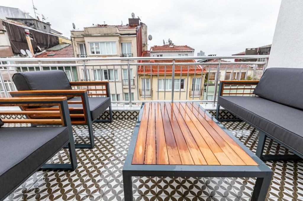 Central Flat with Lovely Terrace in Ferikoy Sisli - main image