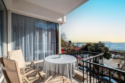 Chic Flat with Balcony near Moda Shore - image 9