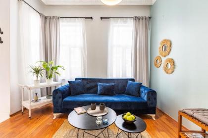 Vibrant Flat in Beyoglu with Central Location - image 1