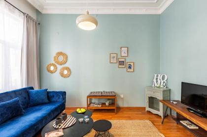 Vibrant Flat in Beyoglu with Central Location - image 14