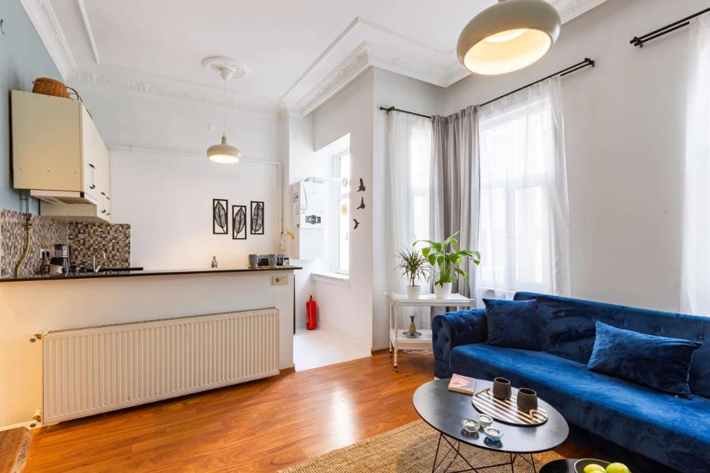 Vibrant Flat in Beyoglu with Central Location - image 2