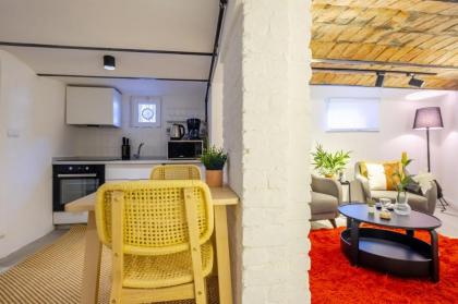 Authentic Flat w Balcony 7 min to Istiklal Street - image 11