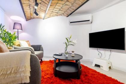 Authentic Flat w Balcony 7 min to Istiklal Street - image 2