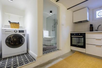 Authentic Flat w Balcony 7 min to Istiklal Street - image 7