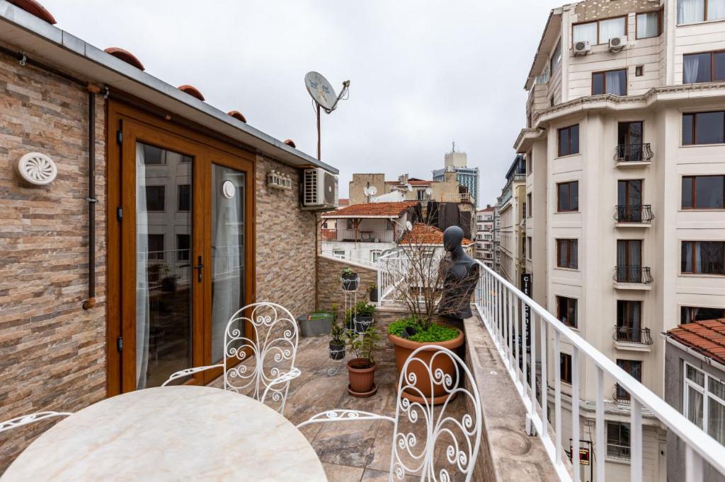 Superb Flat with City View in Beyoglu - image 5