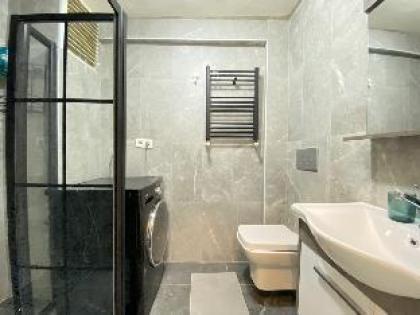 Sleek Studio Flat in Beyoglu with Central Location - image 12