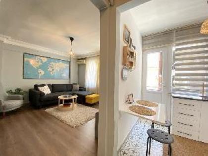 Sleek Studio Flat in Beyoglu with Central Location - image 3