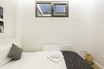 Chic Cozy Apartment with Garden in Besiktas - image 6