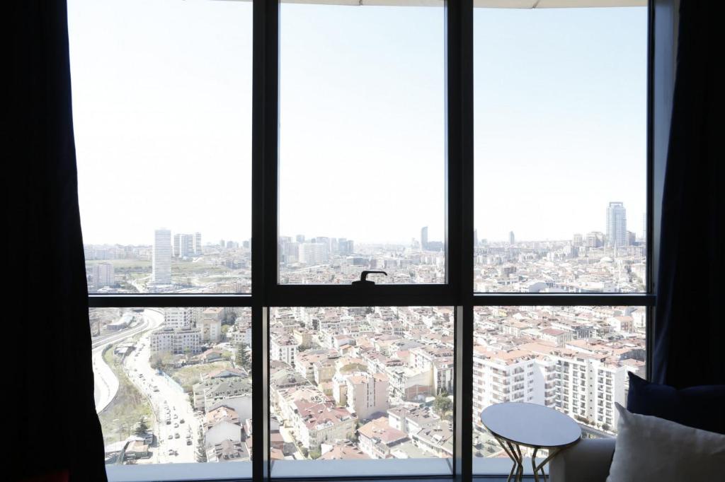 Lovely and Central Flat with City View in Atasehir - main image