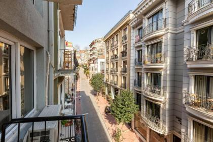 Central and Stylish Flat in the Heart of Beyoglu - image 4