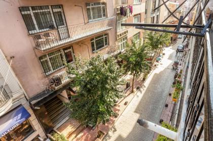 Central and Stylish Flat in the Heart of Beyoglu - image 6